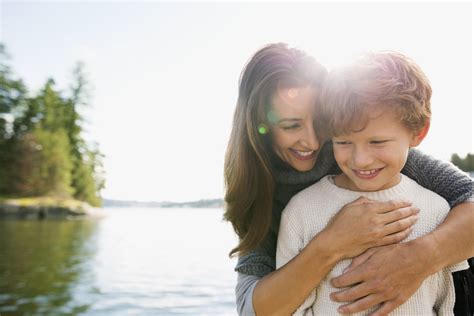 @momsonloving .